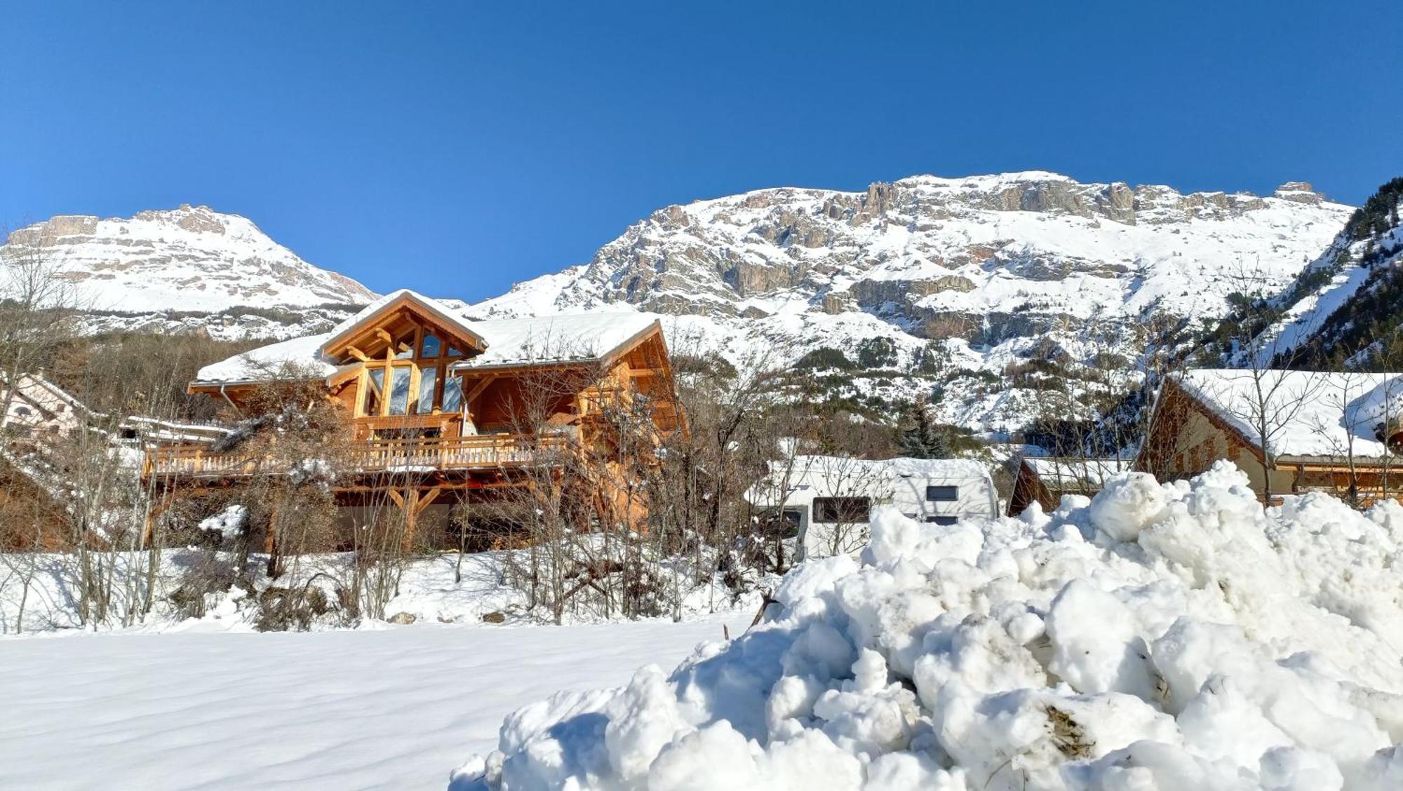 Les Cabris Bed and Breakfast Pelvoux Exteriör bild